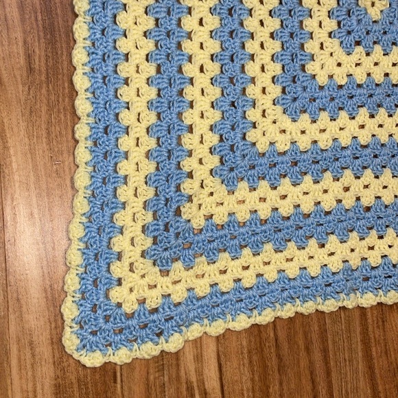 afghan blanket Handmade yellow blue knit crochet baby lap bedding - Picture 2 of 6